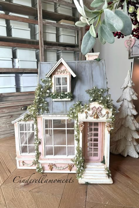 Miniature House Decor, Dolls Houses Ideas, Custom Doll House, Dollhouse 1:12, Attached Conservatory, Coquette Dollhouse, Whimsical Dollhouse, Dollhouse Inside, French Doll House