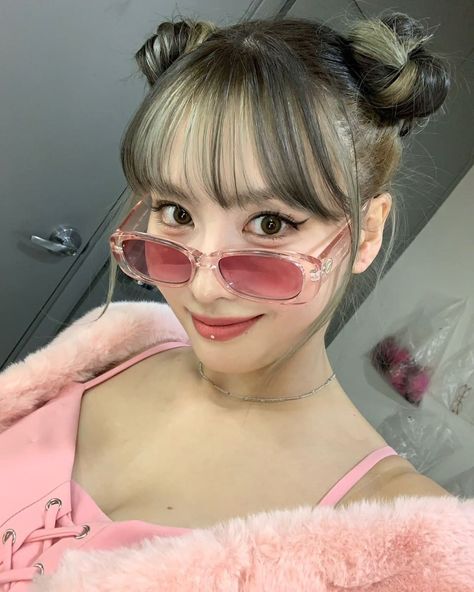 211114 Momo Twicetagram Update Momo Twice, Sana Momo, Chaeyoung Twice, Hirai Momo, Extended Play, One In A Million, K Idols, Instagram Update, South Korean Girls