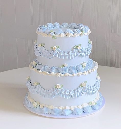 Light Blue Cake Wedding, Girly Tiered Cake, Blue Baking Aesthetic, Sweet Sixteen Cakes Blue, Pretty Blue Cake, Light Blue Sweet 16 Cakes, Blue Vintage Cake Aesthetic, Light Blue Cake Design, Blue Lambeth Cake