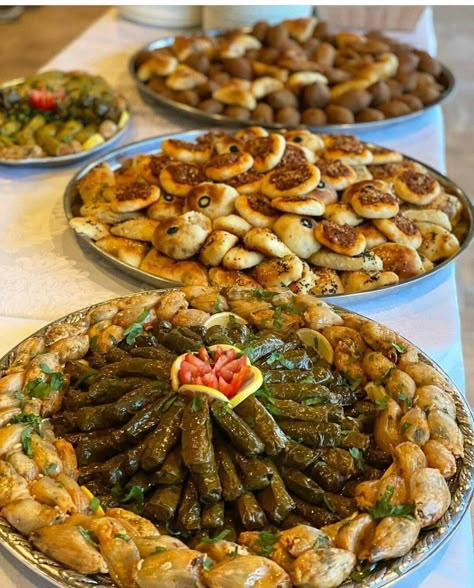 Finger Food Buffet, Wedding Buffet Food, Syrian Food, Arabian Food, Food Buffet, Catering Ideas Food, Egyptian Food, Lebanese Recipes, Buffet Food