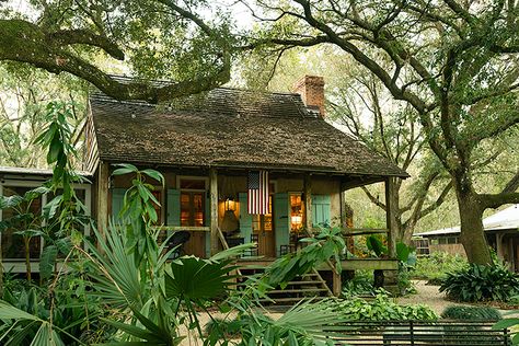 Louisiana Swamp House, Louisiana House Exterior, Louisiana Bayou House, Bayou House Interior, Louisiana Bayou Aesthetic, Louisiana Bayou Homes, Bayou Gothic, Louisiana Cottage, Bayou Aesthetic