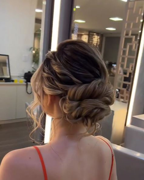 Up Do Hairstyles For Graduation, Updo Hairstyles For Parties, Beautiful Updo Hairstyles, Sweet 16 Hairstyles Bun, Messy Curly Bun Wedding, Curly Bun For Prom, Prom Hair Messy Bun, Pageant Bun Hairstyles, Evening Updos For Long Hair