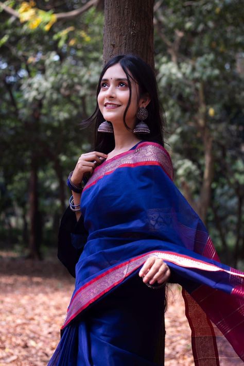 Girls Saree Photoposes, Long Hair Couple, Saree Pose, Marathi Culture, Amazing Dp, Indian Lifestyle, Outfit Photography, Bridal Songs, Girly Frame