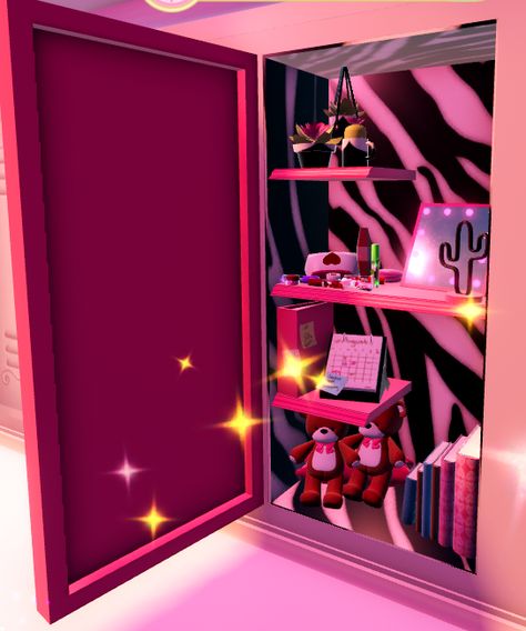 Rh Locker Ideas, Royal High Locker Ideas, Royale High Locker, Royale High Locker Ideas, Locker Ideas, Journals Ideas, Rh Design, Locker Designs, Minecraft Bedroom