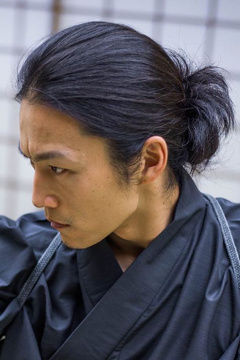 Warrior Hairstyles Men, Asian Man Bun Hairstyles, Men Tied Hair, Japanese Hairstyles Men, Male Ponytail Hairstyles, Japanese Hairstyle Men, Manbuns Hairstyles, Long Hairstyles Male, Samurai Hairstyle Men