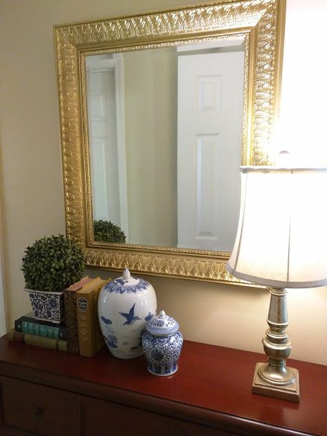 Paint A Mirror, Rustoleum Spray Paint, Golden Mirror, Gold Framed Mirror, Entryway Mirror, Mirror Ideas, Brown Table, Mirror Painting, Antique Table