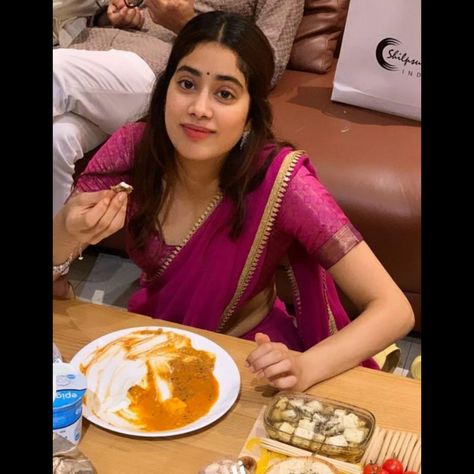 Half Saree Aesthetic, Trending Saree, Jhanvi Kapoor, Corset Fashion Outfits, Simple Lehenga, Half Sarees, Janhvi Kapoor, Saree Poses, Casual Indian Fashion