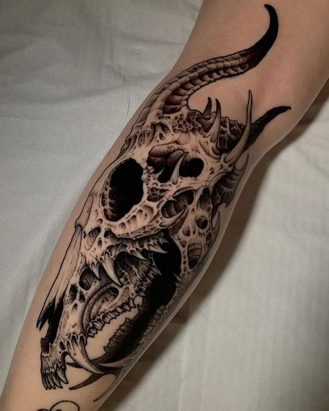 Eerie Tattoos Dark, Gothic Shoulder Tattoo, Dragon Skull Tattoo, Deer Skull Tattoo, Deer Skull Tattoos, Siren Tattoo, Crow Tattoo Design, Emo Tattoos, Feminine Skull Tattoos