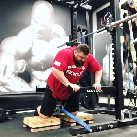 Belt squats are a great option for people with lower back issues. It allows the lifter to work the legs without putting pressure on the spine. The problem is that belt squat machines can cost a small fortune and take up a lot of space. In this article, I’ve rounded up the top 10 DIY belt squat machines for the home gym. Diy Belt Squat, Belt Squat Machine, Best Belt, Dream Gym, Diy Belt, Squat Machine, Diy Gym, Diy Home Gym, Diy Belts