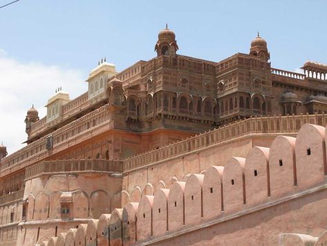 The Junagarh Fort of Bikaner is a magnificent structure around which the city of Bikaner grew up. The fort was initially called Chintamani and was then renamed as the Junagarh or Old fort in the 20th century. The foundations of the Junagarh fort was built in 1478 by Rao Bika. However, it existed just as a stone fort then. The present grand structure was inaugurated on 17th February 1589. Besides having a rich history, the Junagarh Fort is a feat of architecture. Junagarh Fort Bikaner, Visit India, Old Fort, Concept Ships, The Fort, 10 Million, Jodhpur, Car Rental, The 20th Century