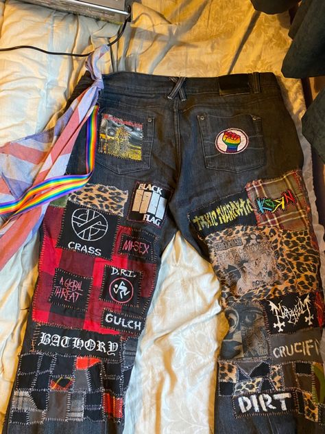 #diy #diyproject #fashion #punkdiy Diy Crust Pants, Crust Pants, Black Flag, Diy Clothes, Embroidery, Pants, Pins, Clothes, Black