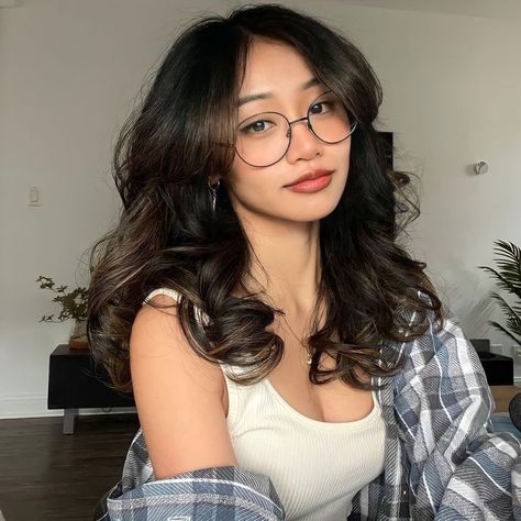 People With Glasses, Girl Glasses, Glasses Outfit, Glasses Inspiration, Glasses Cute, Hairstyles With Glasses, Girls With Black Hair, Cute Glasses, Hair Advice