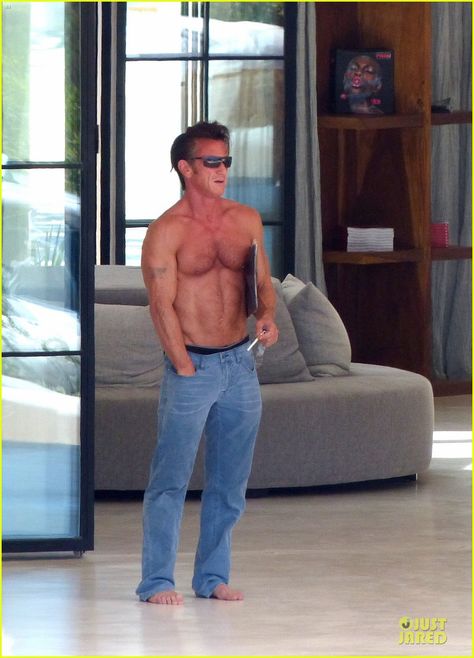 Sean Penn: Shirtless & Ripped on Ibiza Vacation! Dead Man Walking, Vacation Photo, Celebrities Then And Now, Clarence Thomas, Hottest Male Celebrities, Ibiza Spain, Sean Penn, Boys Style, Mel Gibson