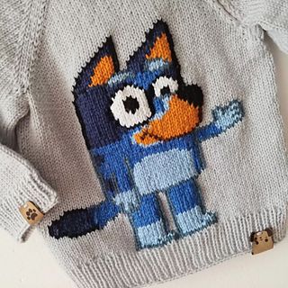 Bluey Knitting Pattern Free, Bluey Knitting Pattern, Yarn Art Projects, Kids Sweater Pattern, Kids Knitting, Kids Knitting Patterns, Jumper Knitting Pattern, Jumper Patterns, Yarn Craft