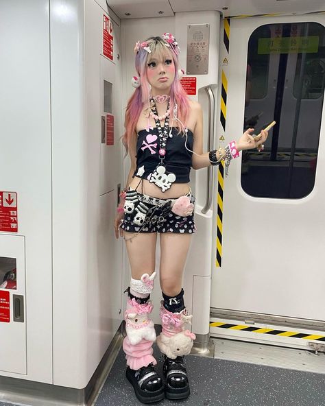 Instagram photo by 🎵Qqo-o.｡.:*☆ • Aug 3, 2023 at 7:50 PM Harakuju Outfit, Pop Culture Outfits, Rokku Gyaru, Gyaru Style, Estilo Harajuku, Fairy Clothes, Harajuku Outfits, Gyaru Fashion, Aesthetic Outfit Ideas