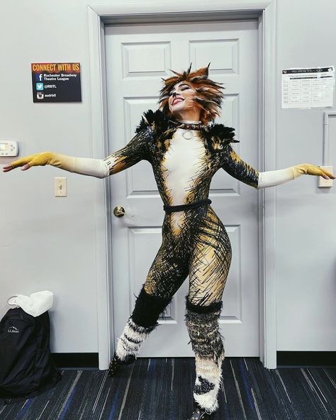 Cats The Musical Costume, Cats Character Design, Cats Poses, Cats Costume, Jellicle Cats, Cats The Musical, Cats Musical, Cat Pose, Cat Costumes