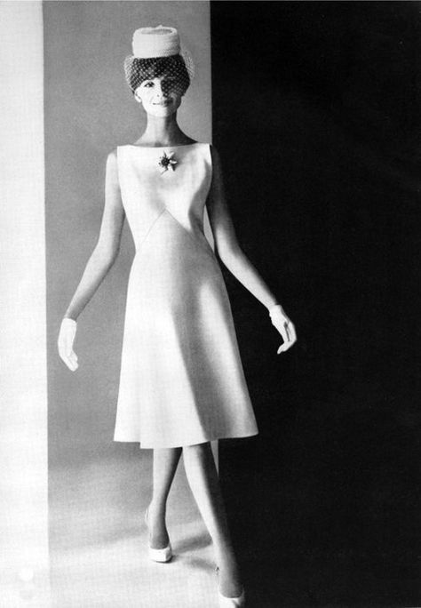 Love the 60's MOD Bride also - Very BARBIE Lovely 1960s wedding dress www.partyista.com 1960s Wedding Dresses, 1960s Wedding Dress, Wedding Dresses 60s, 1960s Wedding, Retro Bride, Vogue Vintage, Teddy Boys, Wedding Gowns Vintage, Vestidos Vintage