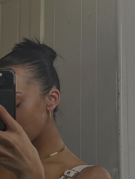 Slick back bun for avioding summer frizz. Easy summer hairstyle. Hair ideas. Hairstyles. Summer hair. Summer hair ideas. Hair inspo. Aesthetic slick bun. Slick bun. Ear Piercings Daith, Perfect Slick Back, Selfie Inspo Instagram, Bun Aesthetic, Hairstyles Slick, Slick Bun, Slick Back Bun, Ear Curation, Slick Back