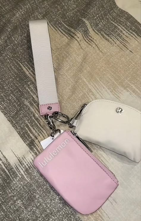 Pink Lulu Keychain, Lulu Keychain Wallet, Lulu Wristlet, Keychain Aesthetic, 17th Birthday Gifts, Wallet Keychain, Girly Car Accessories, Cool Car Accessories, Girly Car