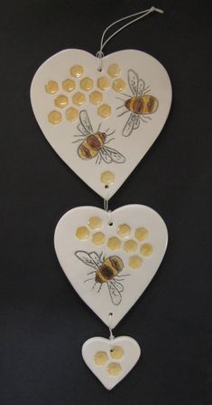 Das Clay Projects, Hanger Set, Clay Wall Hanging, Clay Christmas Decorations, Ceramic Wall Hanging, Bee Wall, Clay Wall Art, Pottery Handbuilding, Clay Crafts Air Dry