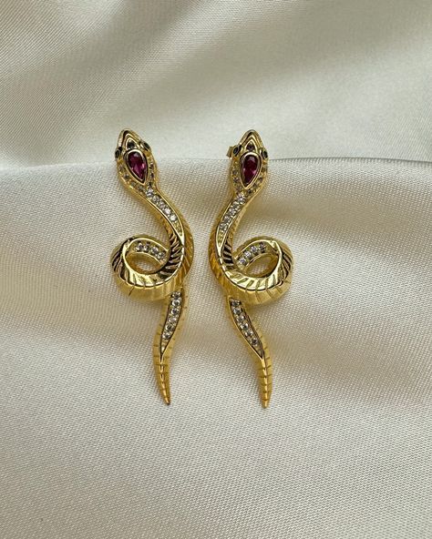 Statement Snake 18K gold vermeil earrings. 925 Earrings, Snake Earrings, Gold Snake, Gold Gold, Jewelry Earrings Studs, Gold Vermeil, Silver 925, Metallica, Etsy Earrings