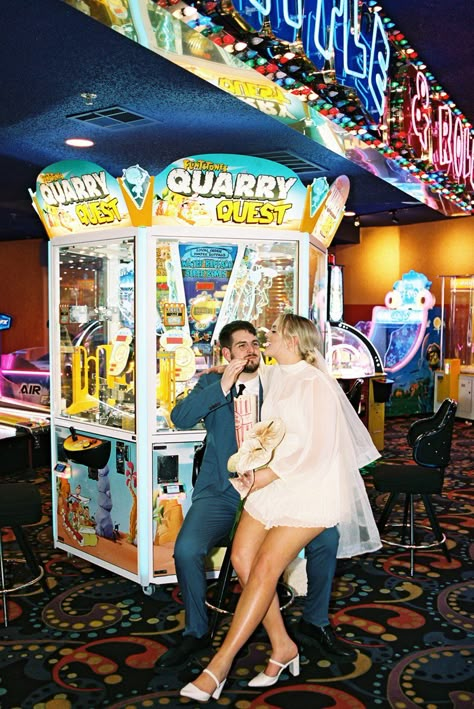 Vegas Photoshoot Couple, Retro Elopement Photoshoot, Arcade Photoshoot Engagement, Arcade Wedding Reception, Las Vegas Couple Photoshoot, Arcade Prewedding, Arcade Wedding Photos, Vegas Couple Pictures, Arcade Couple Pictures