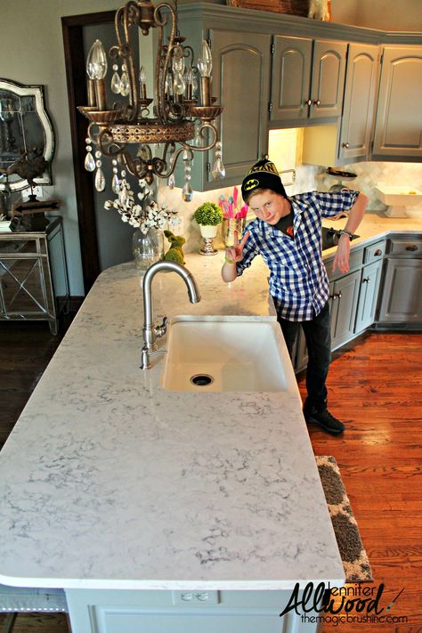 lowered kitchen Silestone countertops Kitchen Design Tips, Silestone Countertops, Black Kitchen Countertops, Cheap Kitchen Remodel, Simple Kitchen Remodel, Basement Bar Designs, Farmhouse Kitchen Remodel, New Countertops, Minimalist Kitchen Design