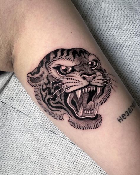 Traditional Tiger Tattoo, Aztec Tattoos Sleeve, Tiger Head Tattoo, Japanese Tattoo Women, Tiger Tattoos, Tattoo Maker, Panther Tattoo, Getting A Tattoo, Old School Tattoo Designs