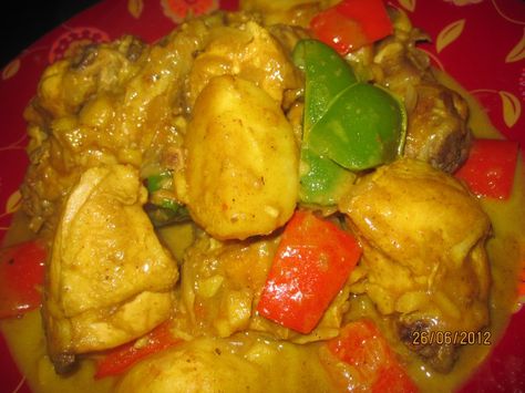 Filipino Chicken Curry, Coconut Curry Chicken Recipes, Philippines Food, Crispy Pork Belly, Asian Kitchen, Pinoy Food, Curry Chicken Recipes, A Good Friend, Chicken Curry