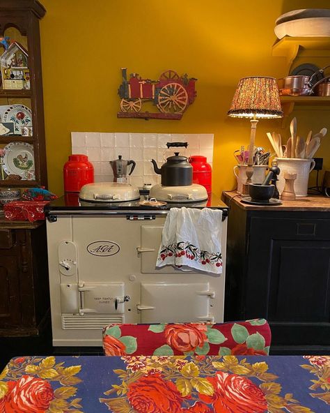 Alexandra Tolstoy Kitchen, Kitchen Sink Units, Cosy Kitchen, Fruit Crate, Freestanding Kitchen, Country Style Kitchen, English Kitchens, Cottage Interior, Rustic Industrial