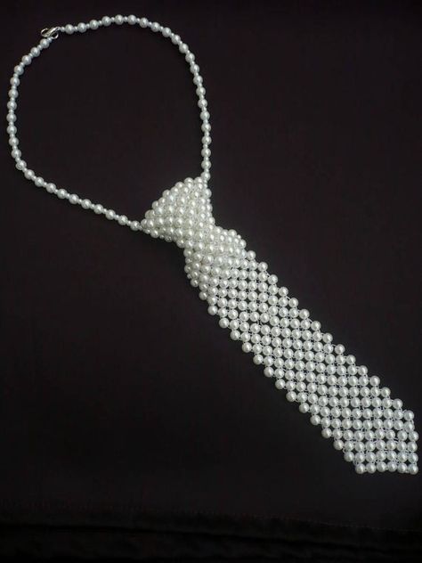 Beautiful women pearls necktie necklace. This beautiful jewely is made of almast 400 pieces glass round beads. Its length 44 cm (17.32 in) including clasp. Length of the tie from the top (without the neclace part) 21,5 cm (8.46 in). Width of the tie: 5 cm (1.97 in) See my other necktie Pearl Tie, Beaded Tie, Women Necktie, Make A Tie, Pearl Jewelry Gift, Tie For Women, Beadwork Necklace, Tie Women, Pearls Diy