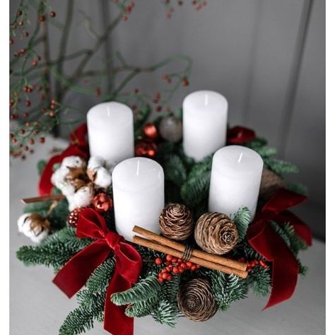 Advent Wreath With Candles, Advent Wreath Diy Ideas, Advent Wreath 2023, Advent Centerpiece Ideas, Advent Table Decorations, Dining Table Candle Decor, Diy Advent Candle Holder, Christmas Advent Wreath Ideas, Advent Candles Ideas