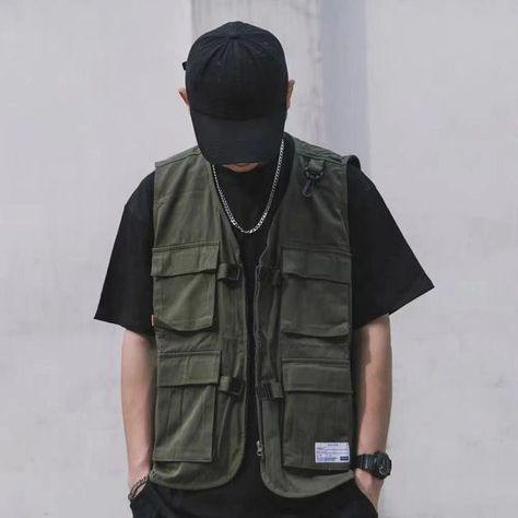 Vest Outfits Men, Classic Jacket, Stylish Mens Outfits, Japan Style, Vest Fashion, Cargo Jeans, Jersey Design, Mens Green, Mens Casual Outfits