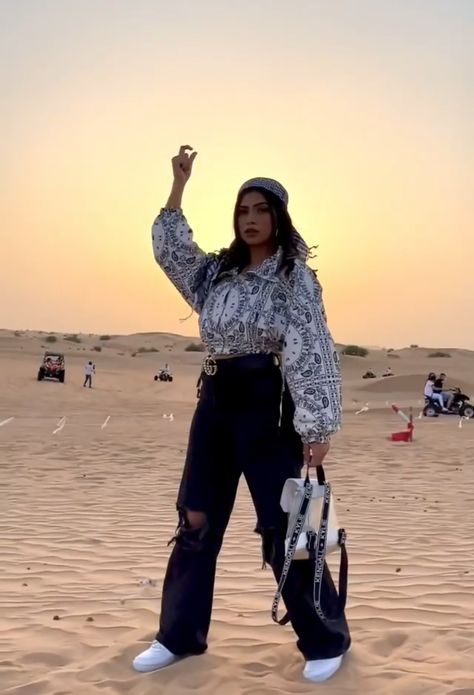 Desert Outfits Women, Tik Tok Dress, Abu Dhabi Outfits, Shirt Design Girl, Nagma Mirajkar, Casual Tshirt Outfit, It Girl Era, Dubai Trip, Dubai Outfits