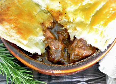 Slow Cooked Steak, Steak Pie Recipe, Steak Ale Pie, Ale Pie, Steak Pie, Food Dinners, Meat Pie Recipe, Steak And Onions, Steak And Ale