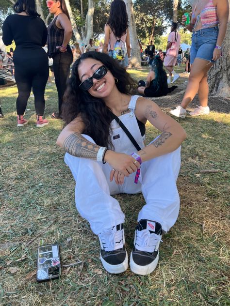 Music Festival Outfits Masc, Old School Vans Outfit For Women, Tomboy Femme Style Outfits Spring, Girly Tomboy Outfits Summer, Tomboy Femme Summer Outfits, Masc Summer Fits Women, New School Vans Outfit, Wife Beater Outfit Woman, Chunky Vans Outfit