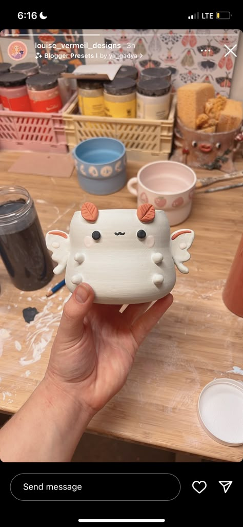 Clay Crafts Decoration, Kawaii Ceramics Ideas, Clay Diy For Boyfriend, Pokemon Pottery, Cute Pinch Pot Ideas, Kawaii Pottery, Kawaii Ceramics, Diy Ceramics, Air Dry Clay Projects