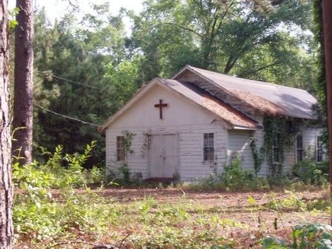 ☠︎︎Mitch☠︎︎ Trashy Core, Southern Gothic Aesthetic, Preacher's Daughter, Southern Aesthetic, Old Country Churches, Church Pictures, American Gothic, Country Church, Old Churches