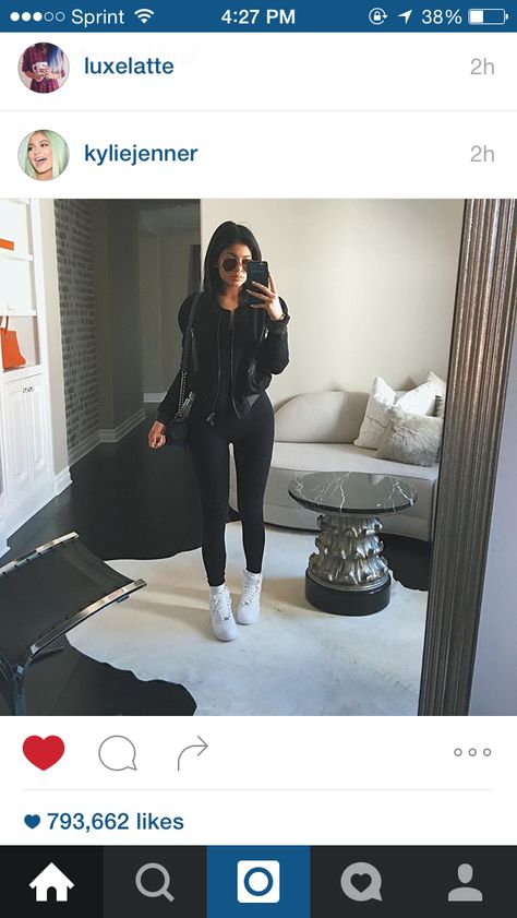 Estilo Kylie Jenner, Fashion College, Jenner Sisters, Kylie Jenner Outfits, Kylie Jenner Style, King Kylie, Jenner Outfits, Jenner Style, Dakota Johnson