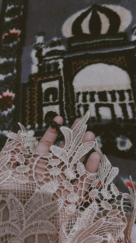 Sujud Sholat Aesthetic, Pap Sajadah, Sajadah Aesthetic Wallpaper, Bubbles Wallpaper, Mecca Wallpaper, Story Ideas Pictures, Cute Tumblr Pictures, Cute Pastel Wallpaper, Muslimah Aesthetic