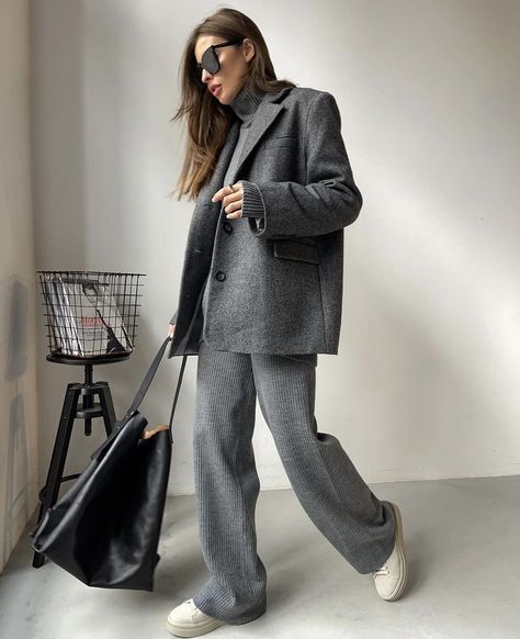 Grey Blazer Winter Outfit, Blazer Winter Outfit, Maja Weyhe, Winter Ootd, Ootd Winter, Winter Chic, Winter Outfit Inspiration, Grey Outfit, Autumn Outfits