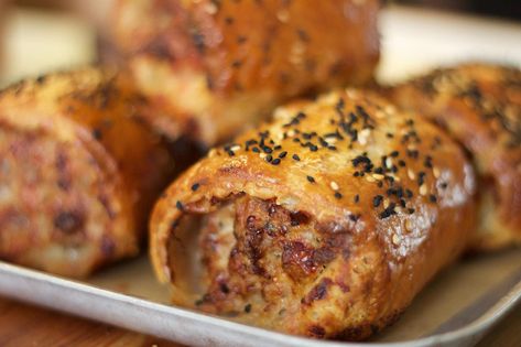 Gail's, the famous artisan bakery based in London, has shared with us their exclusive Sausage Roll recipe so you can make your own at home! Best Sausage Roll Recipe, Sausage Roll Recipe, Sausage Rolls Recipe, Artisan Bakery, Best Sausage, Sausage Roll, Homemade Sausage, Savoury Baking, Flaky Pastry