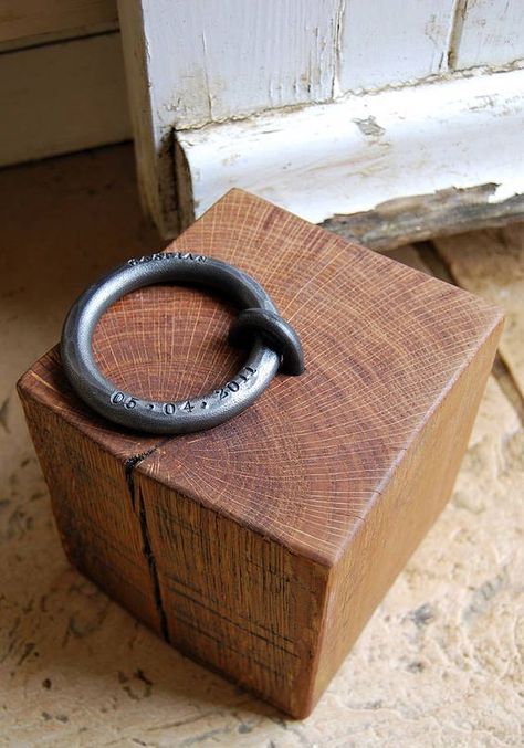 DIY Door Stop Designs Your Home Needs Right Now Diy Doorstop, Diy Holz, Door Stops, Wood Creations, Door Stopper, Design Your Home, Diy Door, Door Stop, Diy Wood Projects