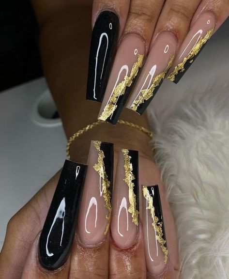 Black And Gold Design Nails, Natural Nails With Black Design, Black And Gold Birthday Nails, Black And Gold Nails Acrylic, Gold And Black Nails, Xl Nails, Luv Nails, Flare Nails, Black Gold Nails