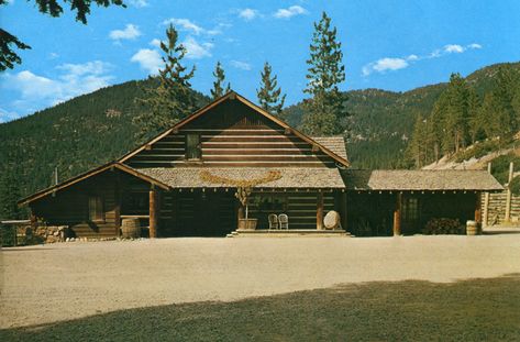 nevada ponderosa ranch | Ranch_House_of_the_Cartwrights_Ponderosa_Ranch_Incline_Village_Nevada ... Tv Houses, Tv Show House, Old Western Movies, Bonanza Tv Show, Family Layout, Cowboy Ranch, West Town, Western Town, Michael Landon