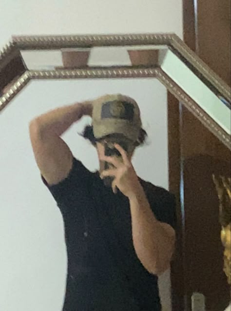 tumblr boy Mirror Pic Men, Athletic Boy Aesthetic, Gym Mirror Selfie Men, Men Mirror Pics, Boy Mirror Pic, Boy Mirror Selfie, Men Mirror Selfie, Men With Cap, Aesthetic Mens