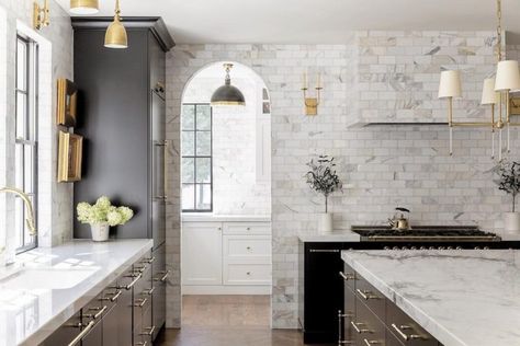 White Kitchen Inspiration, Marble Counter, Home Luxury, Gorgeous Kitchens, Classic Interior, Home Staging, Dream Kitchen, A Kitchen, Kitchen Inspirations