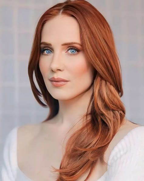 Medium Length Haircut Red Hair, Red Hair Straight, Haircut Red Hair, Metal Vocalist, Simone Simmons, The Agonist, Redhead Woman, Ladies Of Metal, Simone Simons