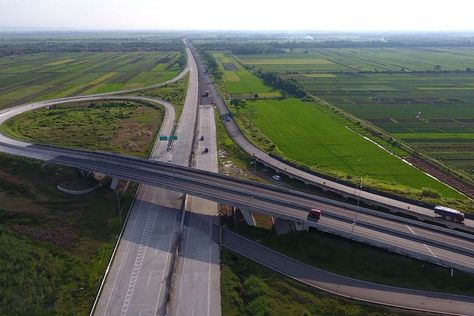 PT Waskita Toll Road, a subsidiary of state-owned company PT Waskita Karya Tbk, focuses on investing and managing toll roads in Indonesia. Toll Road, Business Growth Strategies, Growth Strategy, Under Construction, Jakarta, Archipelago, Getting To Know, Screen Shot, Time Travel