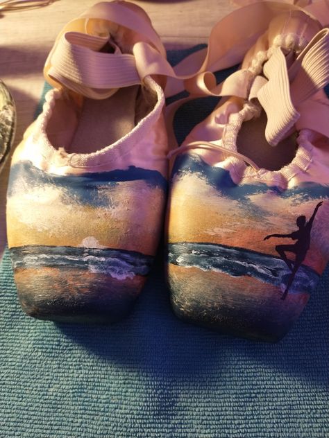 Pointe Shoe Art, Painting On Pointe Shoes, Decorating Pointe Shoes, Pointe Shoe Decor, Painted Pointe Shoes, Custom Pointe Shoes, Decorated Pointe Shoes Diy, Clara Decorated Pointe Shoe, Point Shoe